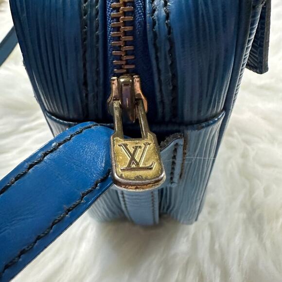 Authentic Louis Vuitton Epi Jeune Fille Leather Crossbody Shoulder Bag - Picture 9 of 15